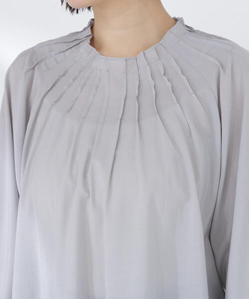 NATURAL BEAUTY BASIC(ナチュラルビューティーベーシック)の「◇タックネックブラウス(シャツ/ブラウス・レディース・グレイッシュベージュ/チャコールグレー/イエロー・FREE)」の13枚目の写真