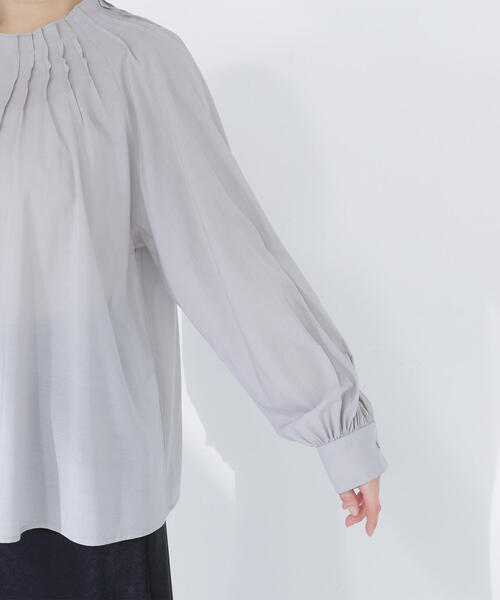 NATURAL BEAUTY BASIC(ナチュラルビューティーベーシック)の「◇タックネックブラウス(シャツ/ブラウス・レディース・グレイッシュベージュ/チャコールグレー/イエロー・FREE)」の15枚目の写真