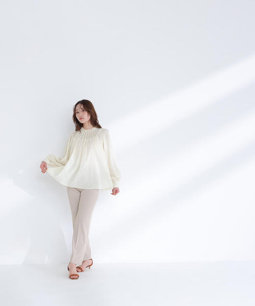 NATURAL BEAUTY BASIC(ナチュラルビューティーベーシック)の「◇タックネックブラウス(シャツ/ブラウス・レディース・グレイッシュベージュ/チャコールグレー/イエロー・FREE)」の22枚目の写真