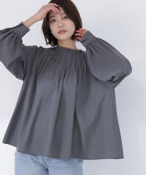 NATURAL BEAUTY BASIC(ナチュラルビューティーベーシック)の「◇タックネックブラウス(シャツ/ブラウス・レディース・グレイッシュベージュ/チャコールグレー/イエロー・FREE)」の2枚目の写真