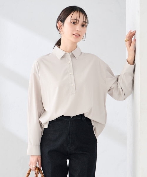 a.v.v(アーヴェヴェ)の「【シワになりにくい】スキッパーシャツ(シャツ/ブラウス・レディース・グレー系その他/ブルー/カーキ・40/38/36)」の1枚目の写真