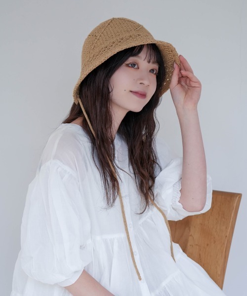 polcadot(ポルカドット)の「レース編み ストラップ付きスリットハット(ハット・レディース・アイボリー/ブラック/ベージュ・FREE)」の1枚目の写真
