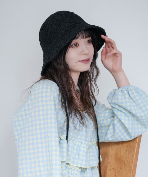 polcadot(ポルカドット)の「レース編み ストラップ付きスリットハット(ハット・レディース・アイボリー/ブラック/ベージュ・FREE)」の3枚目の写真