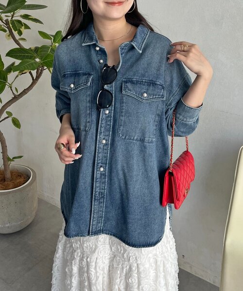 prose verse（プロズヴェール）の「パールボタンオーバーサイズデニムシャツ（シャツ/ブラウス・レディース・サックスブルー/ブルー・FREE）」の4枚目の写真