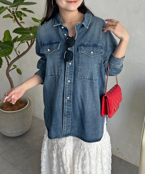 prose verse（プロズヴェール）の「パールボタンオーバーサイズデニムシャツ（シャツ/ブラウス・レディース・サックスブルー/ブルー・FREE）」の5枚目の写真