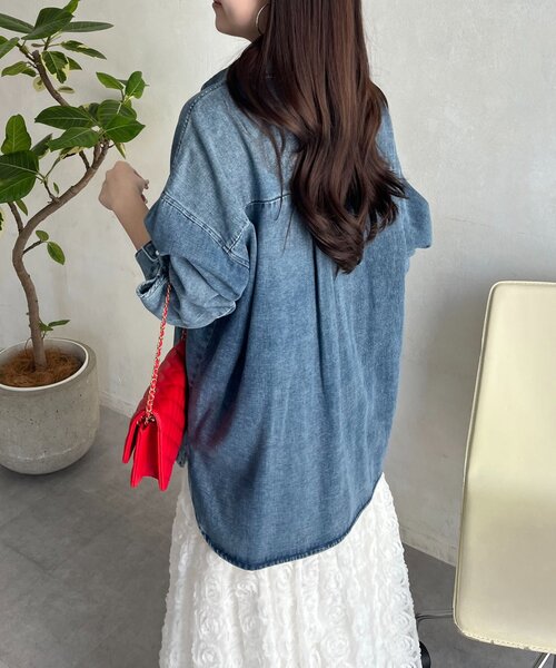 prose verse（プロズヴェール）の「パールボタンオーバーサイズデニムシャツ（シャツ/ブラウス・レディース・サックスブルー/ブルー・FREE）」の8枚目の写真