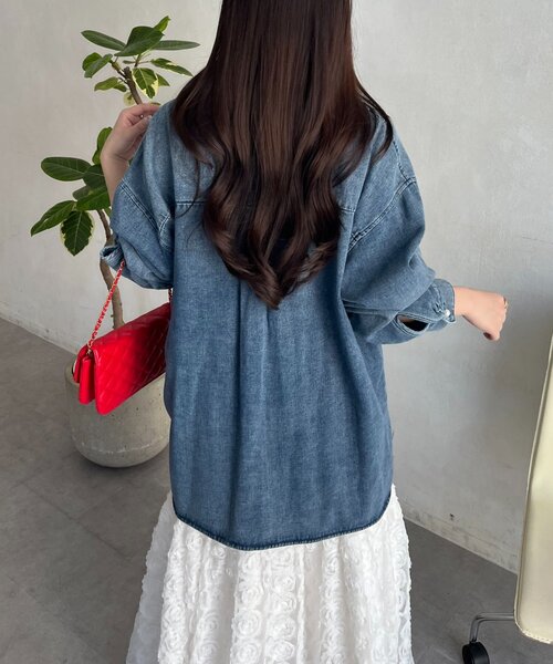 prose verse（プロズヴェール）の「パールボタンオーバーサイズデニムシャツ（シャツ/ブラウス・レディース・サックスブルー/ブルー・FREE）」の10枚目の写真