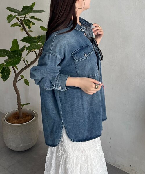 prose verse（プロズヴェール）の「パールボタンオーバーサイズデニムシャツ（シャツ/ブラウス・レディース・サックスブルー/ブルー・FREE）」の12枚目の写真