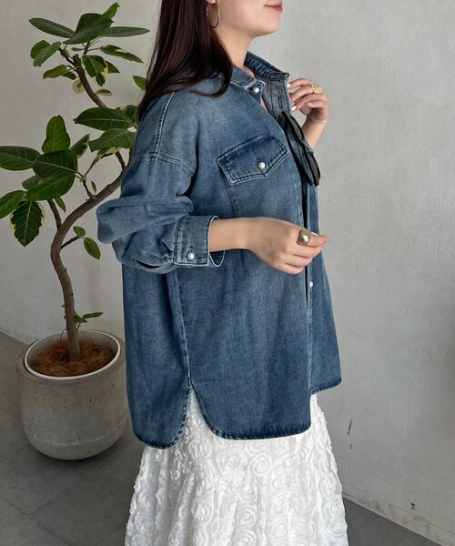 prose verse（プロズヴェール）の「パールボタンオーバーサイズデニムシャツ（シャツ/ブラウス・レディース・サックスブルー/ブルー・FREE）」の13枚目の写真