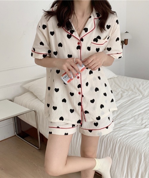 Teem Store(チームストア)の「【新色追加/18柄展開】【2点セット】カラバリ半袖ショーツパジャマ ルームウェア(ルームウェア/パジャマ・レディース・ピンク/その他/アイボリー/その他4/ブラック系その他/その他3/その他2/イエロー/パープル/ブラック/ブルー/ピンク系/アイボリー系2/グリーン系/アイボリー系1/ピンク系その他/ブルー系/イエロー系/ピンク系その他2・L/M)」の1枚目の写真