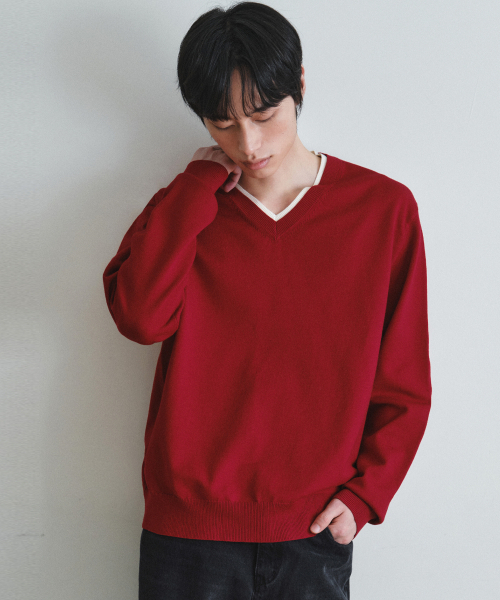 WEDNESDAY OASIS(ウェンズデーオアシス)の「ウォッシャブルダブルレイヤードVネックニット_RED(WC26KN34)(ニット/セーター・メンズ・レッド・MEDIUM/LARGE/X-LARGE)」の2枚目の写真