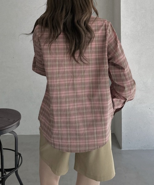 TREOVER(トレオーバー)の「ゆったりシルエットが魅力のオーバーサイズチェックシャツ(シャツ/ブラウス・レディース・ピンク/ブラウン/オフホワイト/ブルー・FREE)」の11枚目の写真