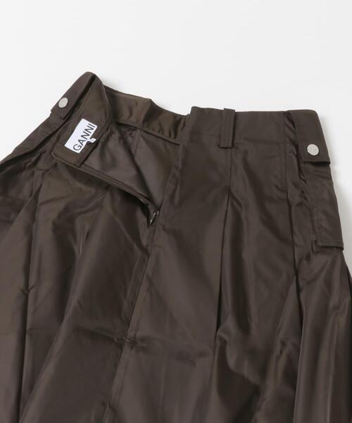 GANNI（ガニー）の「GANNI　DUCHESSE NYLON POCKET SKIRT（スカート・レディース・ブラウン・36）」の5枚目の写真