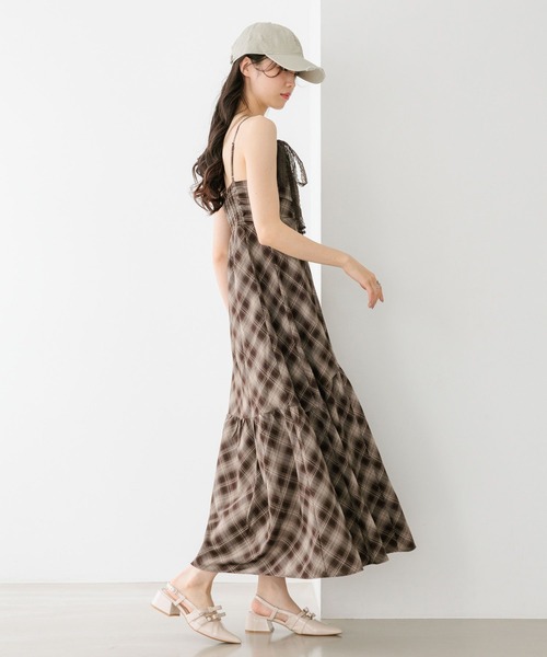 Heather(ヘザー)の「バイアスチェックフレアキャミワンピース 666487(ワンピース・レディース・ブラウン/ブラック/ネイビー・FREE)」の18枚目の写真