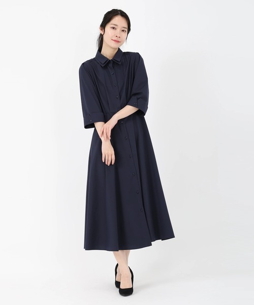 STRAWBERRY-FIELDS(ストロベリーフィールズ)の「エステネージュライト_ダブルカラー美シルエットシャツワンピース(シャツワンピース・レディース・ベージュ/ネイビー/ブルー・2)」の2枚目の写真