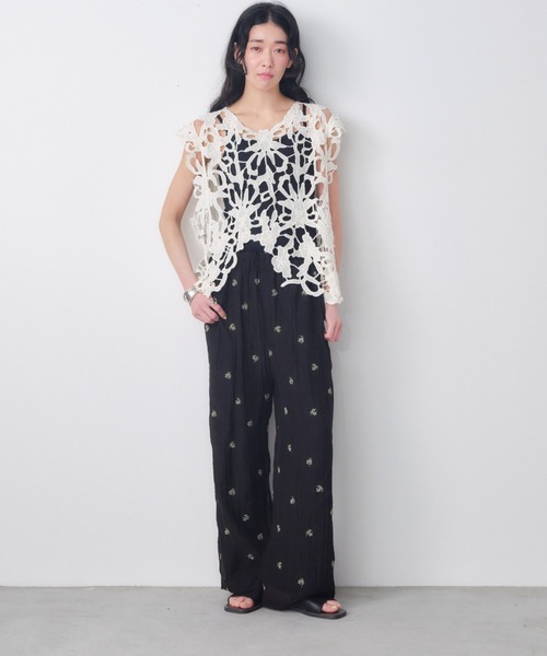 Shelly island（シェリーアイランド）の「小花刺繍シアーイージーパンツ（その他パンツ・レディース・ブラック/ホワイト・FREE）」の3枚目の写真