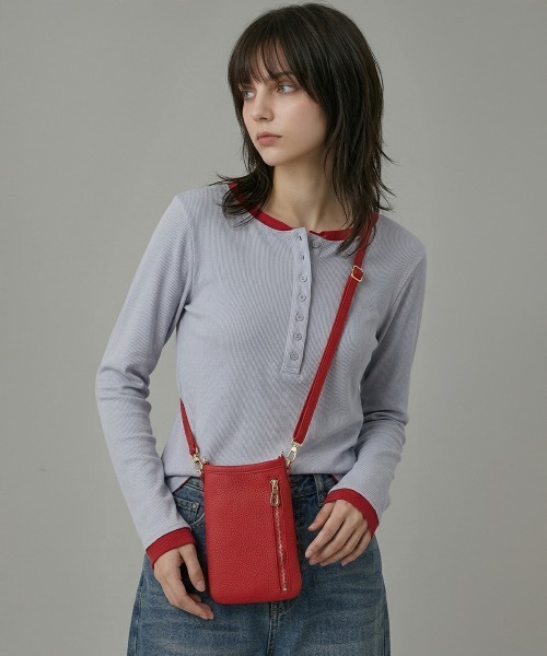Charis Poche(カリスポシェ)の「【本革】スマホショルダーポーチ/ショルダーバッグ(ショルダーバッグ・レディース・レッド/ピンク/グリーン/イエロー/ネイビー/アイボリー・ONE SIZE)」の6枚目の写真