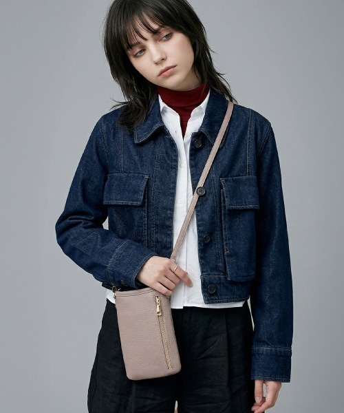 Charis Poche(カリスポシェ)の「【本革】スマホショルダーポーチ/ショルダーバッグ(ショルダーバッグ・レディース・レッド/ピンク/グリーン/イエロー/ネイビー/アイボリー・ONE SIZE)」の5枚目の写真