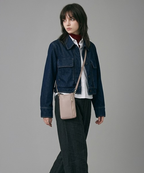 Charis Poche(カリスポシェ)の「【本革】スマホショルダーポーチ/ショルダーバッグ(ショルダーバッグ・レディース・レッド/ピンク/グリーン/イエロー/ネイビー/アイボリー・ONE SIZE)」の13枚目の写真