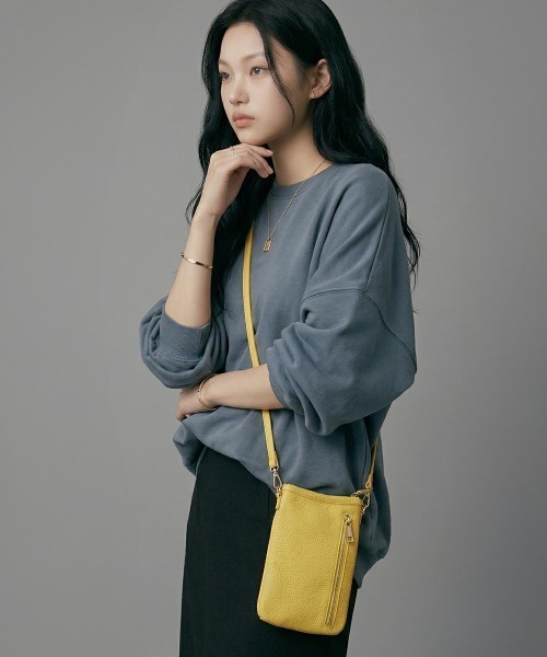 Charis Poche(カリスポシェ)の「【本革】スマホショルダーポーチ/ショルダーバッグ(ショルダーバッグ・レディース・レッド/ピンク/グリーン/イエロー/ネイビー/アイボリー・ONE SIZE)」の17枚目の写真