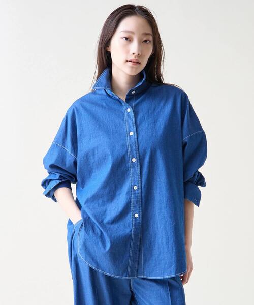 Tiara(ティアラ)の「デニムシャツ(シャツ/ブラウス・レディース・インディゴブルー/ライトブルー・FREE)」の2枚目の写真