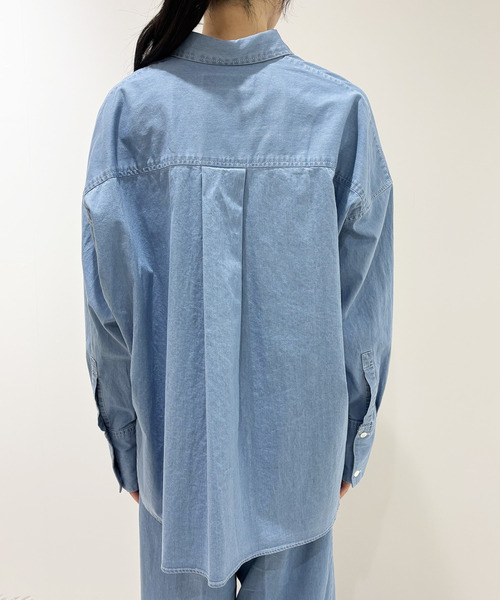 Tiara(ティアラ)の「デニムシャツ(シャツ/ブラウス・レディース・インディゴブルー/ライトブルー・FREE)」の5枚目の写真