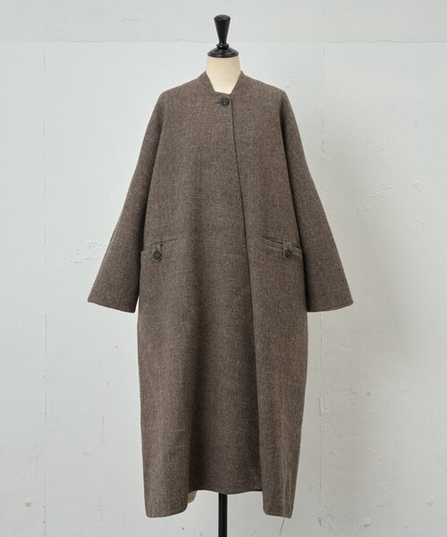 BEARDSLEY(ビアズリー)の「《KHADI&CO》ショールカラーロングコート(その他アウター・レディース・ホワイト/グレー・MEDIUM)」の2枚目の写真