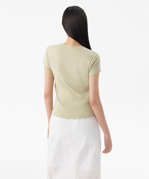 MUSINSA STANDARD WOMAN（ムシンサスタンダードウーマン）の「ウィメンズスリムクルーネックブラTシャツ[ペイルグリーン]（Tシャツ/カットソー・レディース・その他・X-SMALL/SMALL/MEDIUM/LARGE/X-LARGE）」の3枚目の写真