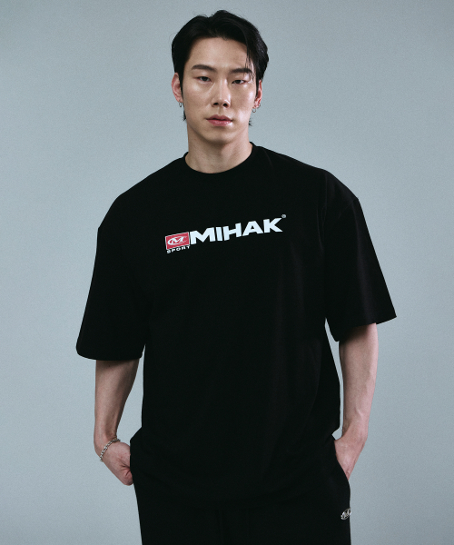 MIHAK(ミハク)の「スポーツエンブレムオーバーサイズTシャツ(BLACK)(Tシャツ/カットソー・メンズ・その他・1/2/3)」の4枚目の写真