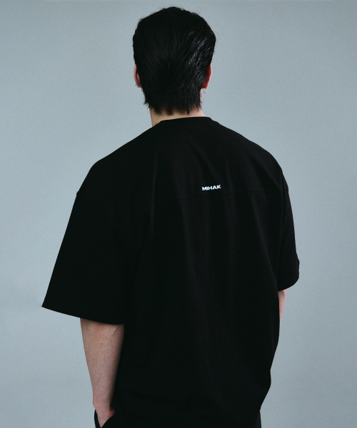 MIHAK(ミハク)の「スポーツエンブレムオーバーサイズTシャツ(BLACK)(Tシャツ/カットソー・メンズ・その他・1/2/3)」の5枚目の写真