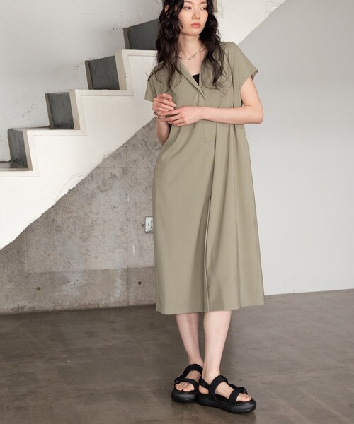 GALLEST（ギャレスト）の「Comfy SET UP｜スキッパーワンピース【通勤／接触冷感／UVカット】（ワンピース・レディース・キャメル/オリーブ/ブラック/グレー系その他6・38/34）」の7枚目の写真