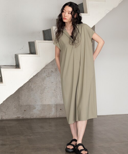 GALLEST（ギャレスト）の「Comfy SET UP｜スキッパーワンピース【通勤／接触冷感／UVカット】（ワンピース・レディース・キャメル/オリーブ/ブラック/グレー系その他6・38/34）」の8枚目の写真