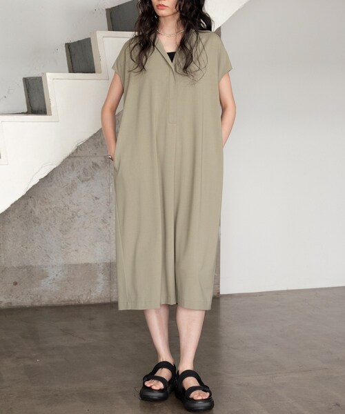 GALLEST（ギャレスト）の「Comfy SET UP｜スキッパーワンピース【通勤／接触冷感／UVカット】（ワンピース・レディース・キャメル/オリーブ/ブラック/グレー系その他6・38/34）」の9枚目の写真