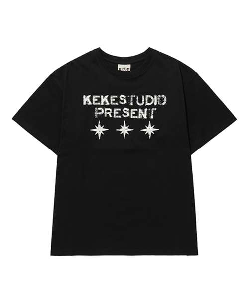 KKEEE(ケーケーイーイー)の「スリースターオーバーサイズ半袖Tシャツ(2カラー)(Tシャツ/カットソー・レディース・ホワイト/ブラック・LARGE/X-LARGE)」の4枚目の写真