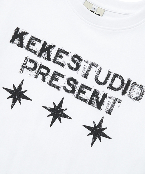 KKEEE(ケーケーイーイー)の「スリースターオーバーサイズ半袖Tシャツ(2カラー)(Tシャツ/カットソー・レディース・ホワイト/ブラック・LARGE/X-LARGE)」の5枚目の写真