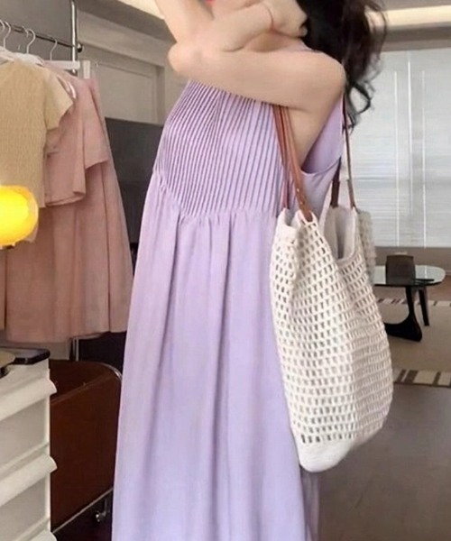 AMAJI(アマジ)の「プリーツロング丈ノースリーブワンピース(ワンピース・レディース・パープル・SMALL/MEDIUM/LARGE/X-LARGE)」の2枚目の写真