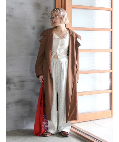 Ungrid(アングリッド)の「フラワーデザインコクーンラフパンツ(その他パンツ・レディース・ライトグレー/チャコールグレー・FREE)」の6枚目の写真