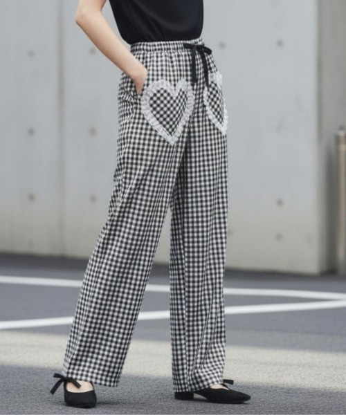 center i（センターアイ）の「ハートレースポケット ギンガムチェックイージーワイドパンツ（その他パンツ・レディース・ネイビー/ブラック・FREE）」の4枚目の写真