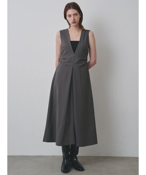 ELENDEEK(エレンディーク)の「V NECK FORM OP(ワンピース・レディース・グレー/ブラック・2/1/FREE)」の5枚目の写真