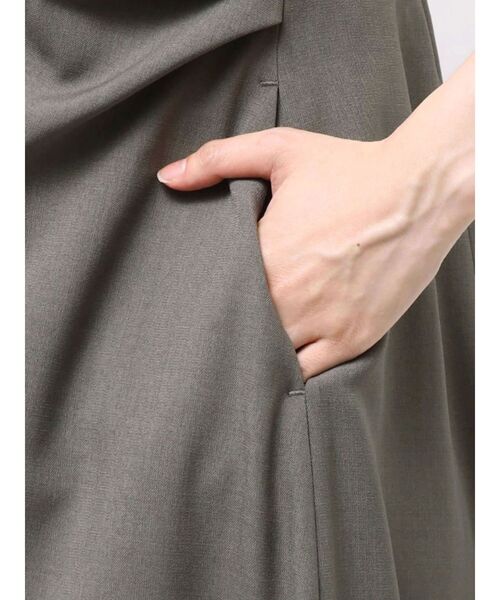 ELENDEEK(エレンディーク)の「V NECK FORM OP(ワンピース・レディース・グレー/ブラック・2/1/FREE)」の22枚目の写真