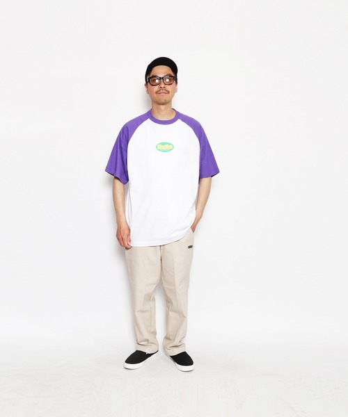 RUDIE'S（ルーディーズ）の「CURVY RAGLAN TEE（Tシャツ/カットソー・メンズ・ホワイト×パープル/ホワイト×ブラック/アッシュグレー・XL/L）」の3枚目の写真