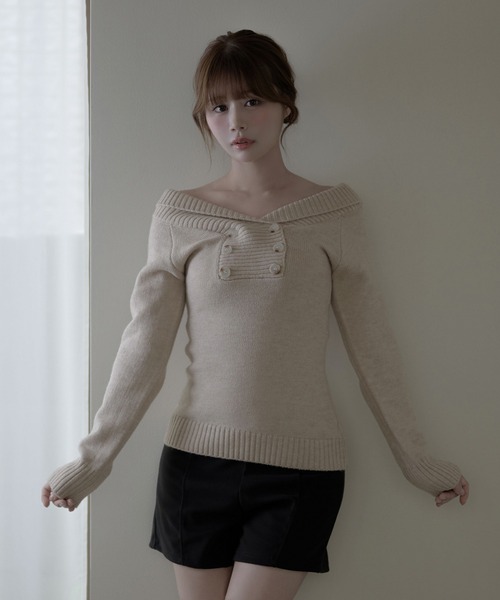 M DOLLY(エムドリー)の「Twin button Elma knit tops/ ツインボタンエルマニットトップス(ニット/セーター・レディース・グレー/アイボリー/ベージュ・FREE)」の1枚目の写真