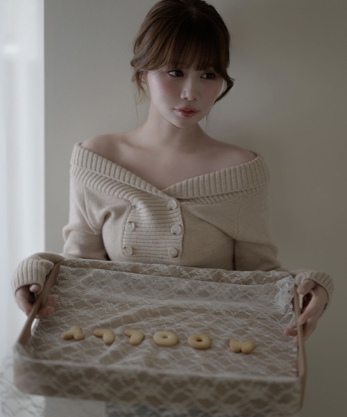 M DOLLY(エムドリー)の「Twin button Elma knit tops/ ツインボタンエルマニットトップス(ニット/セーター・レディース・グレー/アイボリー/ベージュ・FREE)」の11枚目の写真