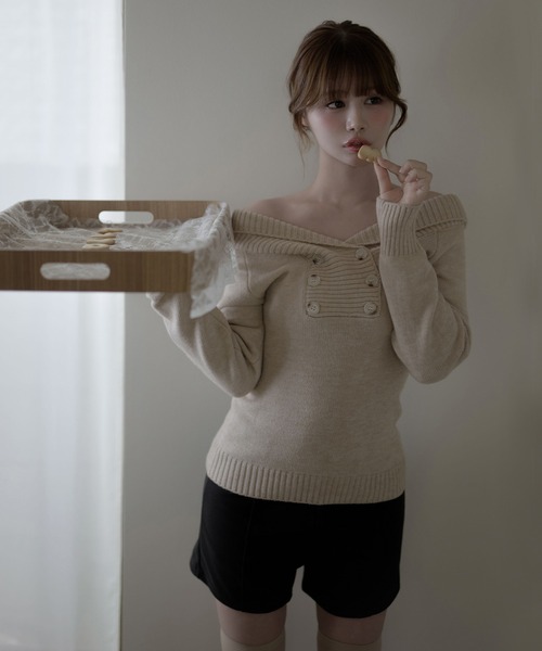 M DOLLY(エムドリー)の「Twin button Elma knit tops/ ツインボタンエルマニットトップス(ニット/セーター・レディース・グレー/アイボリー/ベージュ・FREE)」の12枚目の写真