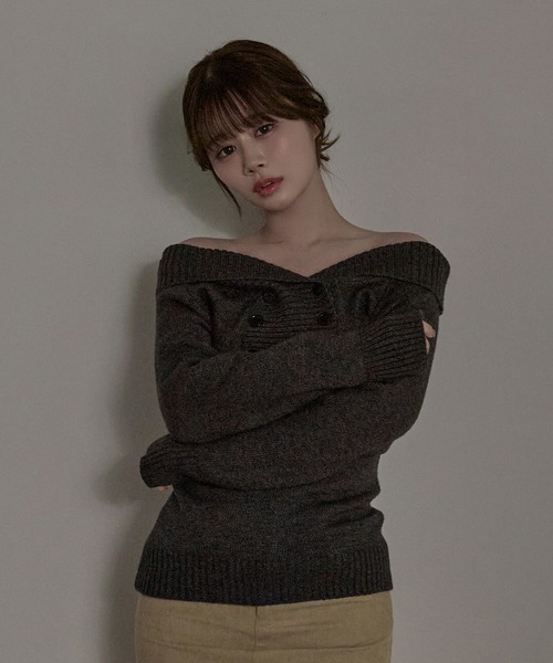 M DOLLY(エムドリー)の「Twin button Elma knit tops/ ツインボタンエルマニットトップス(ニット/セーター・レディース・グレー/アイボリー/ベージュ・FREE)」の7枚目の写真