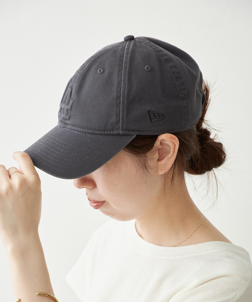Spick & Span（スピックアンドスパン）の「《別注 / 》NEW ERA / ニューエラ 940UNST EMBOSS*（キャップ・レディース・ベージュ/グレー・FREE）」の10枚目の写真