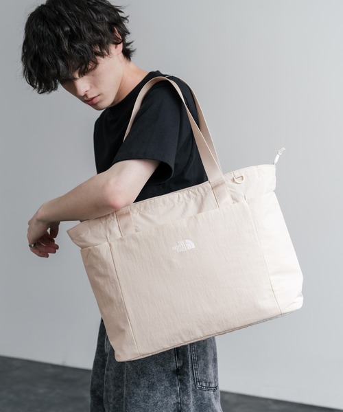 THE NORTH FACE(ザノースフェイス)の「THE NORTH FACE WHITE LABEL LINDEN TOTE BAG ロゴナイロンショルダートートバッグ(トートバッグ・メンズ・チャコール/クリーム/ブラック・FREE)」の3枚目の写真