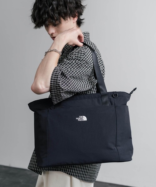 THE NORTH FACE(ザノースフェイス)の「THE NORTH FACE WHITE LABEL LINDEN TOTE BAG ロゴナイロンショルダートートバッグ(トートバッグ・メンズ・チャコール/クリーム/ブラック・FREE)」の1枚目の写真