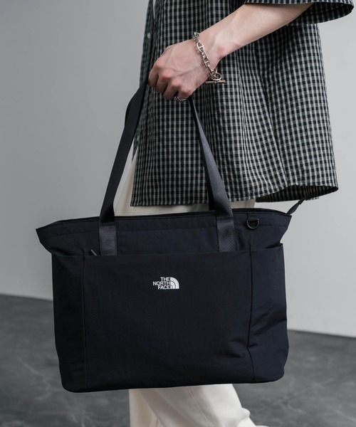 THE NORTH FACE(ザノースフェイス)の「THE NORTH FACE WHITE LABEL LINDEN TOTE BAG ロゴナイロンショルダートートバッグ(トートバッグ・メンズ・チャコール/クリーム/ブラック・FREE)」の4枚目の写真