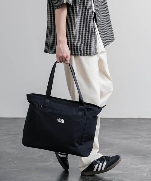 THE NORTH FACE(ザノースフェイス)の「THE NORTH FACE WHITE LABEL LINDEN TOTE BAG ロゴナイロンショルダートートバッグ(トートバッグ・メンズ・チャコール/クリーム/ブラック・FREE)」の6枚目の写真